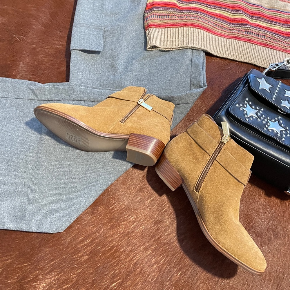 New MICHAEL Michael Kors Harland Ankle Booties, Praline, Size 6 - Picture 7 of 8